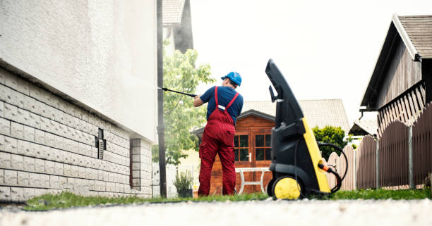 Best Pool Deck Cleaning  in Waterloo, IA